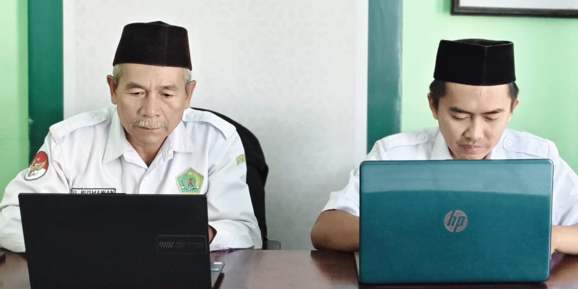 Perkuat Tertib Administrasi, Enam Penyuluh KUA Ciracap Dampingi Penerbitan SKT Majelis Taklim