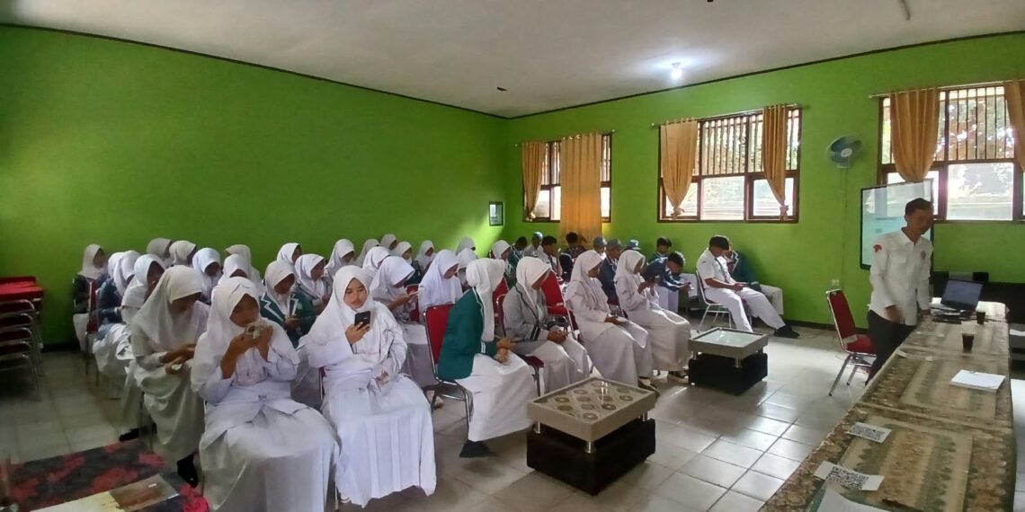 Survei Implementasi KBC di MAN 3 Sukabumi Berjalan Lancar, 44 Siswa Ikuti Hari Pertama