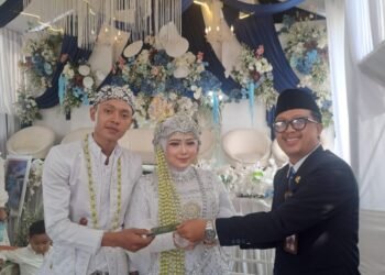 Penghulu KUA Cikidang Layani Akad Nikah, Pastikan Prosesi Berjalan Tertib