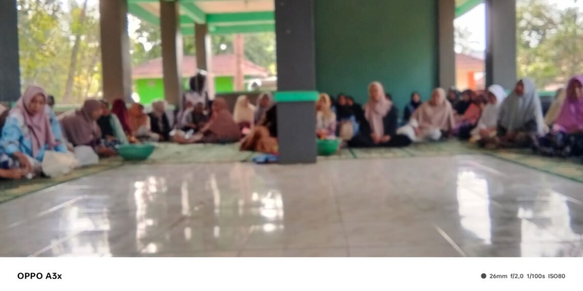 Penyuluh KUA Surade Ajak Jemaah Majelis Taklim Memahami Keutamaan Infak dan Menjaga Keharmonisan Keluarga