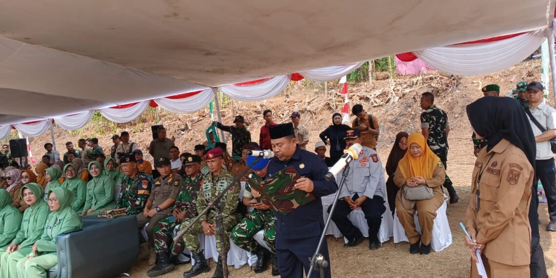 Kepala KUA Ciemas Pimpin Doa pada Pembukaan TMMD ke-130 Kodim 0622/Kabupaten Sukabumi