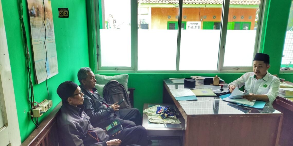 KUA Nagrak Berikan Konsultasi Administrasi Pergantian Nazhir Wakaf