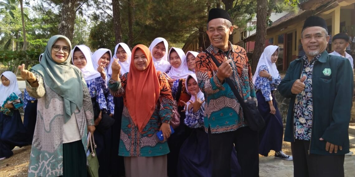 Rabu Mengaji, Penyuluh KUA Jampangkulon Dampingi Siswa SMPN 4 Belajar Al-Qur’an
