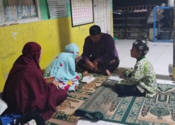Gerakan Magrib Mengaji, Penyuluh KUA Jampangkulon Ajak Warga Dekat dengan Al-Qur’an