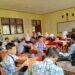 Penyuluh KUA Jampangkulon Dampingi Siswa Kelas IX SMPN 4 Belajar Baca Tulis Al-Qur’an