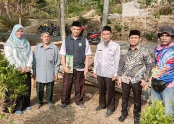 Dukung Ekoteologi, Kepala KUA Kalibunder Lakukan Kalibrasi Arah Kiblat dan Peletakan Batu Pertama Masjid As-Syamsu