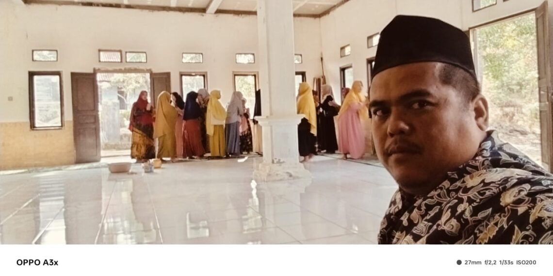 Bahas Infak dan Keharmonisan Keluarga, Penyuluh KUA Surade Bimbing Jemaah Majelis Taklim As-Sakinah