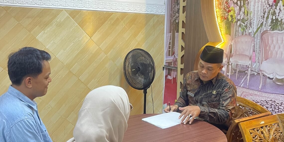 Bekali Calon Pengantin, Penyuluh KUA Cibadak Berikan Bimwin Mandiri dan Periksa Berkas Nikah