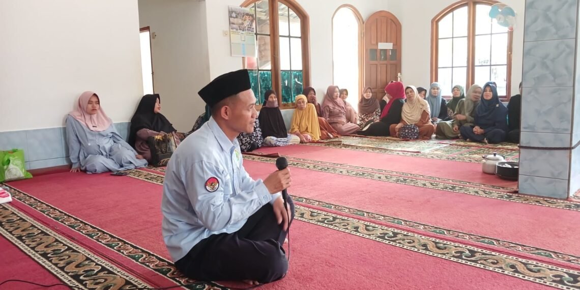 Penyuluh KUA Ciemas Ajak Jemaah Majelis Taklim Al-Kautsar Memahami Adab dalam Berdoa