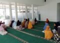 Penyuluh KUA Sukalarang Ajak Jamaah Majelis Taklim Membiasakan Rasa Syukur