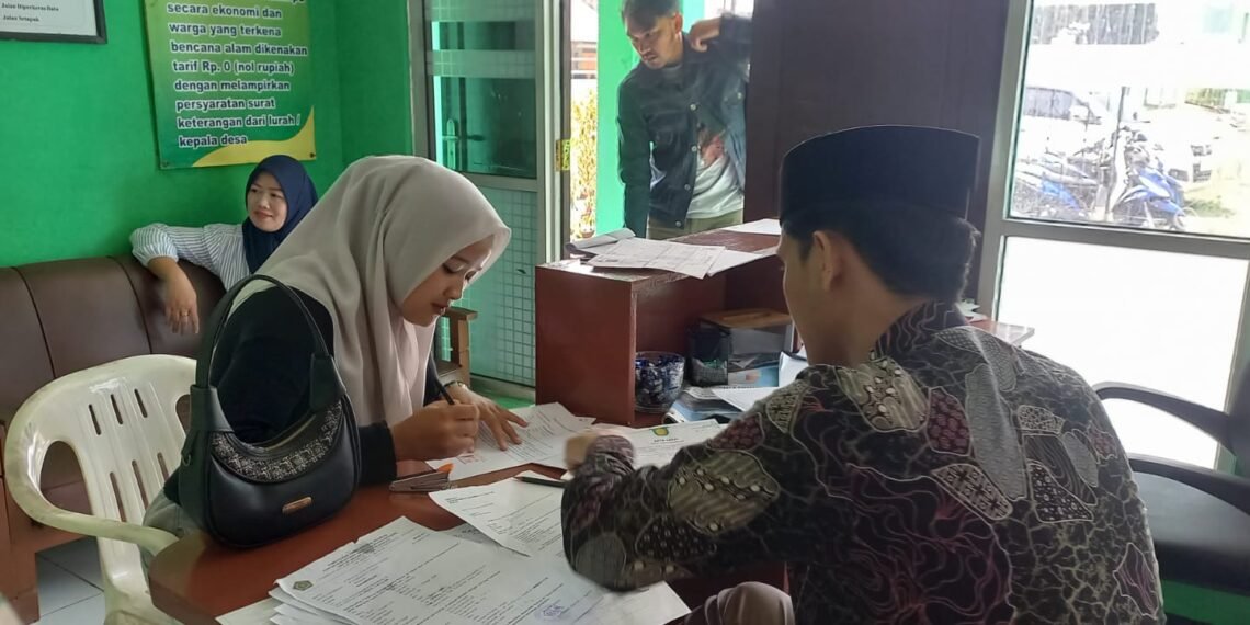 KUA Nagrak Tertibkan Pencatatan Kehadiran Peserta Bimwin