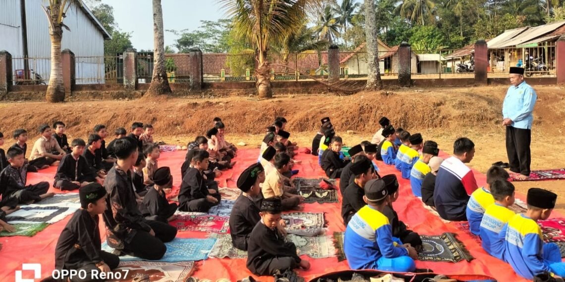 Penyuluh KUA Ciracap Tanamkan Nilai Kesalehan Sejak Dini di SDN Pasirpanjang