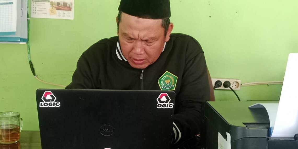 Ketelitian Penghulu KUA Ciracap Dukung Tertib Administrasi Pernikahan