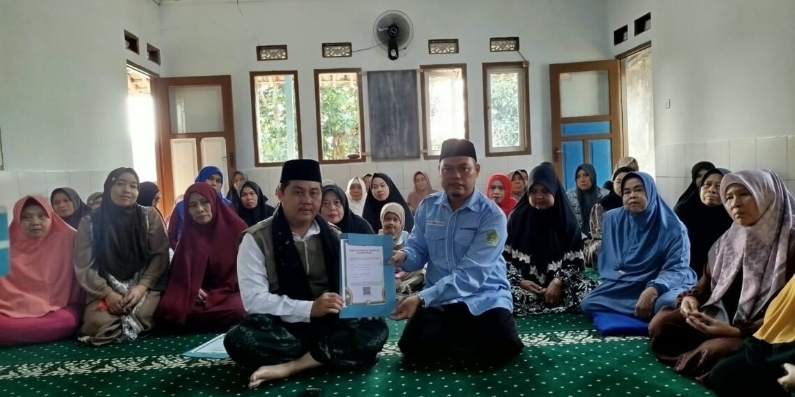 KUA Kabandungan Serahkan SKT Majelis Taklim Nurul Hikmah, Perkuat Pembinaan Keagamaan