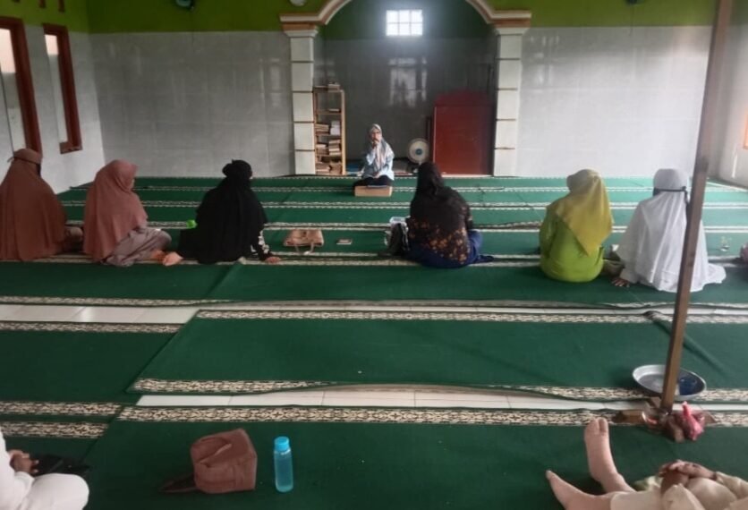 Penyuluh KUA Kabandungan Sosialisasikan GEMMAS di Majelis Taklim Riyadul Aliyah