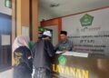 Pelaksana KUA Cikidang Layani Masyarakat dengan Informasi yang Jelas