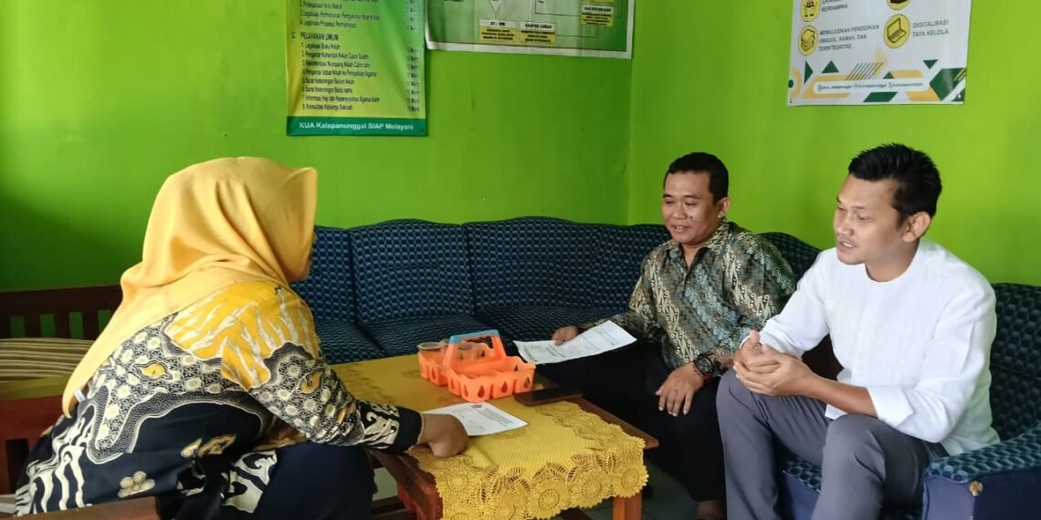 Penyuluh KUA Kalapanunggal Dampingi Pelaku Usaha Daftar Sertifikasi Halal melalui SIHALAL