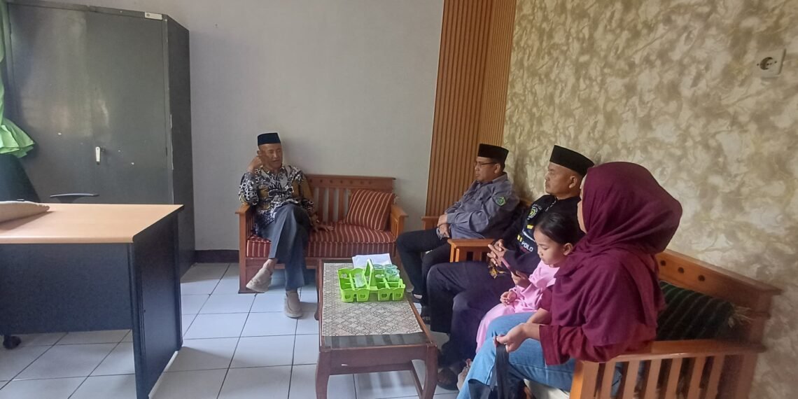 Kepala KUA Cikidang Berikan Konsultasi Pernikahan kepada Masyarakat