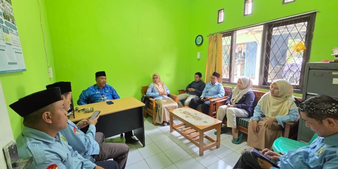 Perkuat Disiplin dan Integritas, Kepala KUA Bojonggenteng Ajak Pegawai Tingkatkan Kualitas Pelayanan