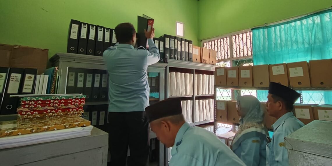 Melalui BETERSIP, KUA Ciracap Benahi Ruang Arsip dan Tertibkan Administrasi