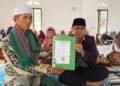 Penyuluh KUA Kabandungan Serahkan SKT kepada Majelis Taklim Darussalam