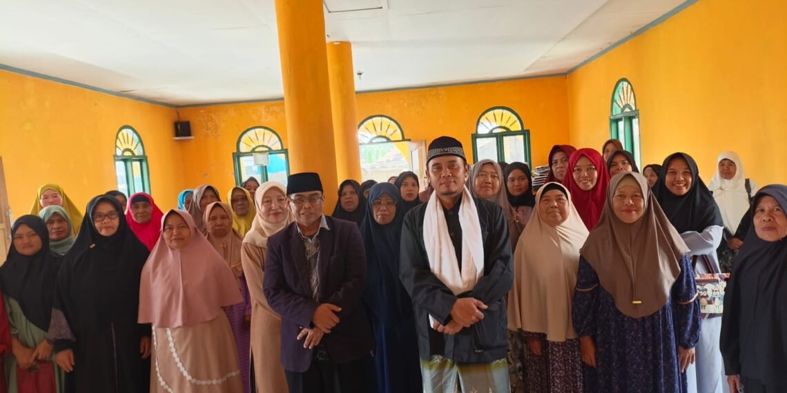 Penyuluh KUA Kabandungan Sosialisasikan Sadar Wajib Halal kepada Jemaah Majelis Taklim