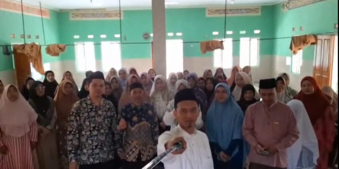 Penyuluh KUA Parakansalak Perkuat Ukhuwah Islamiyah melalui BIMLUH di Majelis Taklim Al-Ikhlas
