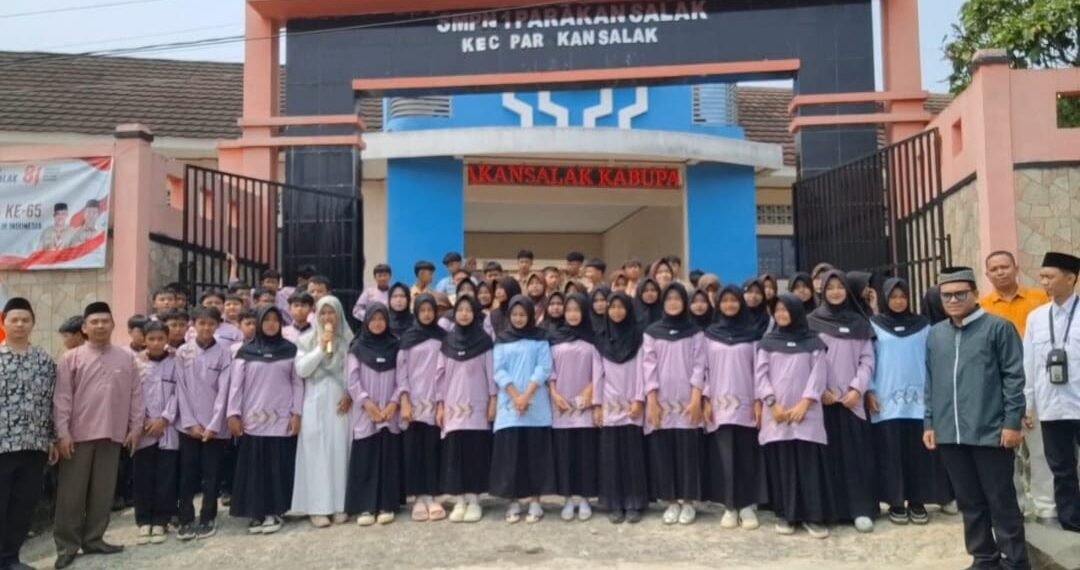 Penyuluh KUA Parakansalak Fasilitasi Roadshow Gebyar Hari Santri di SMPN 1 Parakansalak