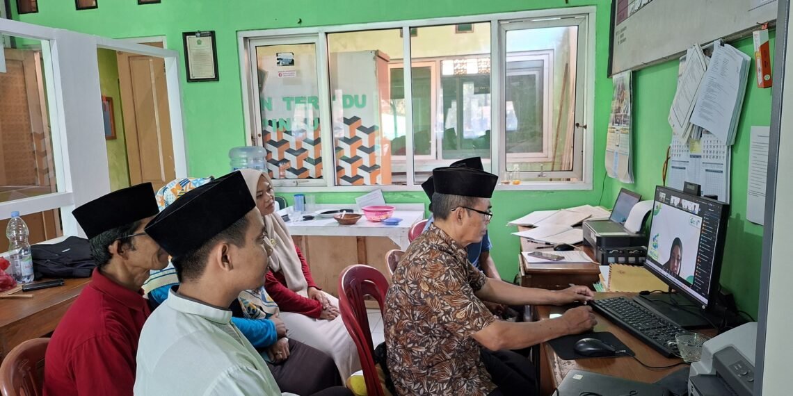 Pegawai KUA Cibitung Ikuti Webinar “Stay Halal Live” Perkuat Kesiapan Ekosistem Halal Nasional