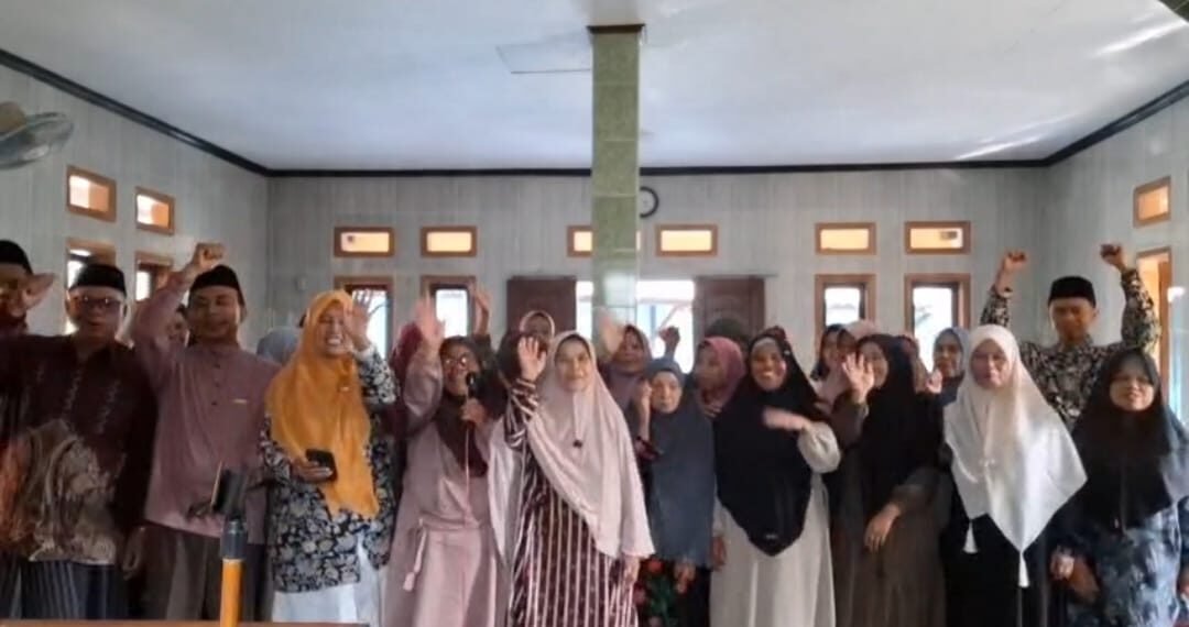 Penyuluh KUA Parakansalak Fasilitasi Roadshow Gebyar Hari Santri di Majelis Taklim Al-Ikhlas