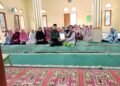 KUA Kabandungan Serahkan SKT dan Laksanakan BIMLUH di Majelis Taklim Raudhatul Karimul Huda