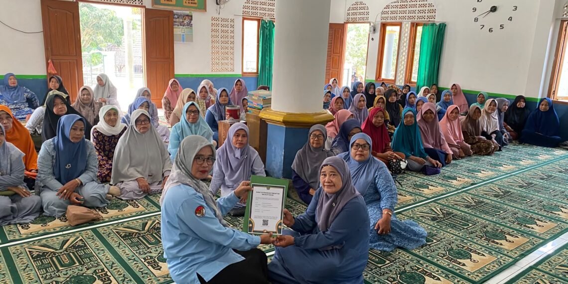KUA Ciracap Serahkan SKT, Dukung Tertib Administrasi Majelis Taklim