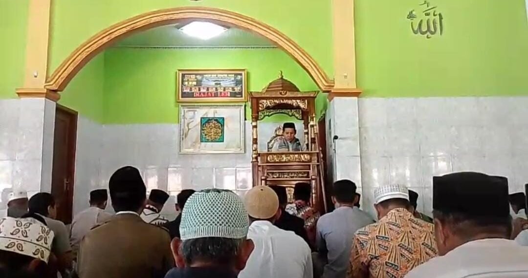 PLO Bojonggenteng Farhan Komaruzaman Sampaikan Pesan Syukur dalam Khutbah Jumat