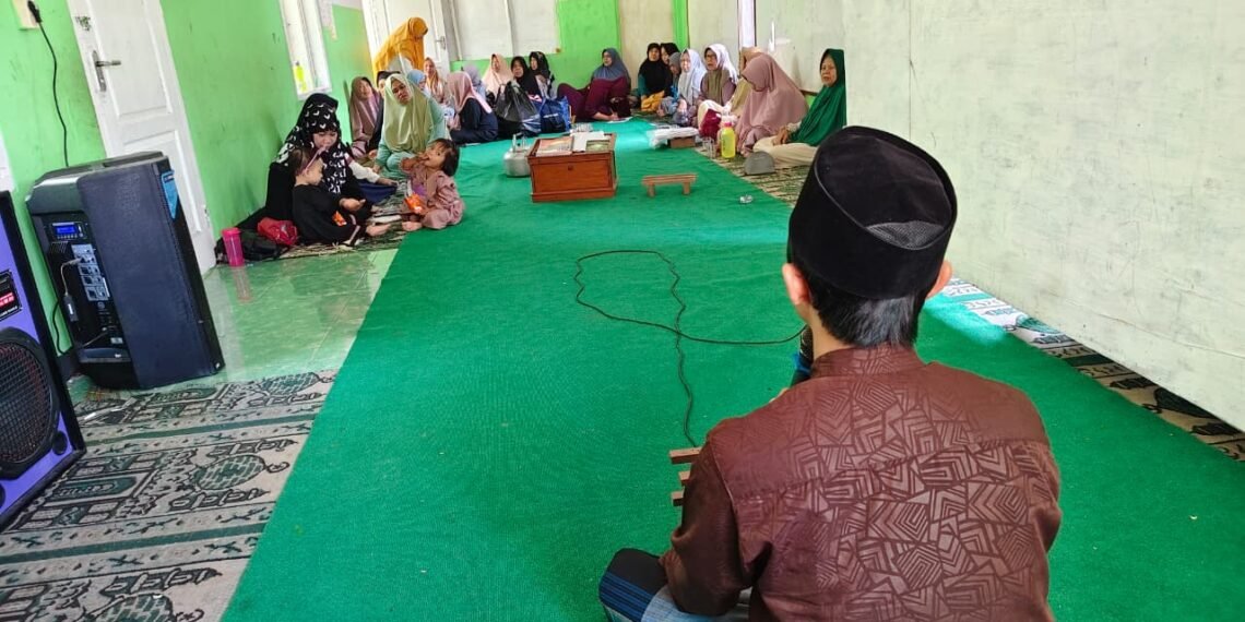 Penyuluh Agama KUA Sukalarang Perkuat Pemahaman Ihsan melalui Pengajian Rutin Majelis Taklim