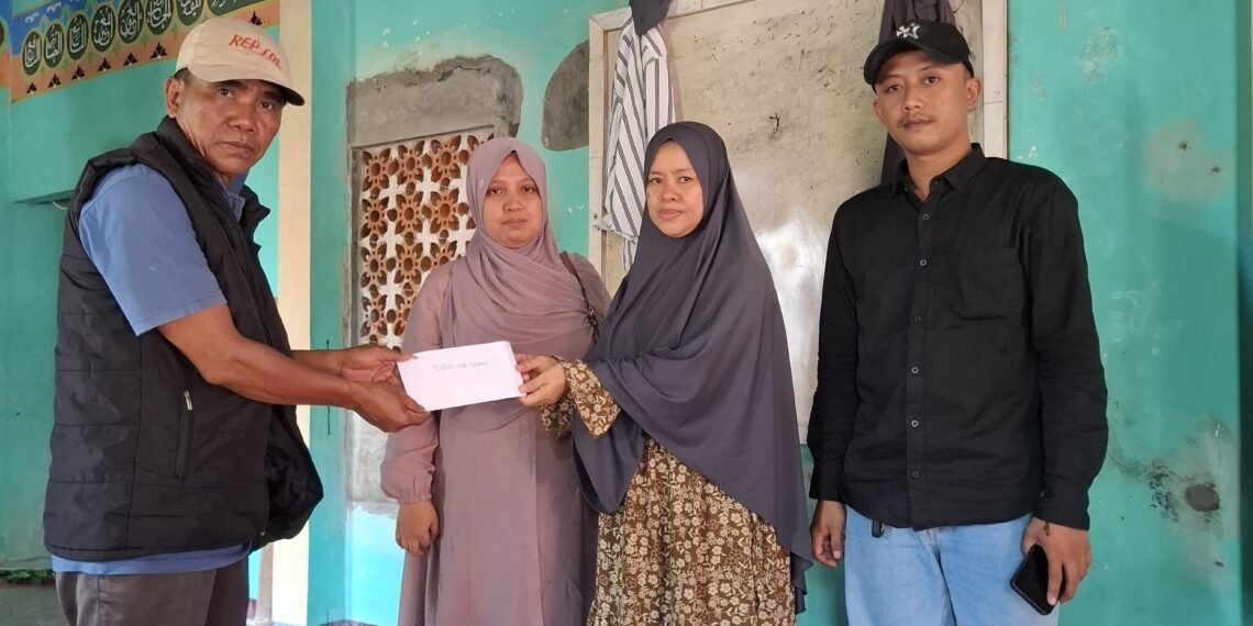 IPLORASI Kemenag Sukabumi Takziyah dan Salurkan Santunan kepada Keluarga Almarhum Rudiana Yusup