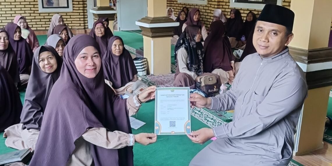 Penyuluhan Keagamaan dan Penyerahan SKT Perkuat Pembinaan Majelis Taklim Al Iqomah