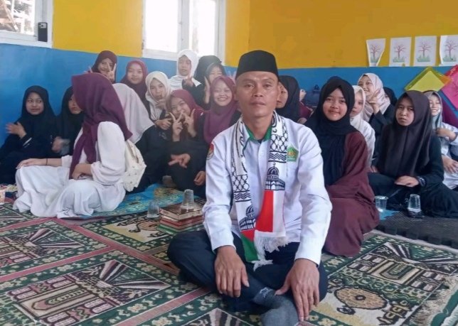 Perkuat Kemampuan Baca Tulis Al-Qur’an, Penyuluh KUA Kabandungan Dampingi Siswa SMPN 2 Kabandungan