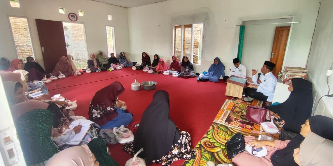 Penyuluh KUA Cikakak Sosialisasikan Program dan Layanan kepada Jamaah Majelis Taklim Nurul Khoir