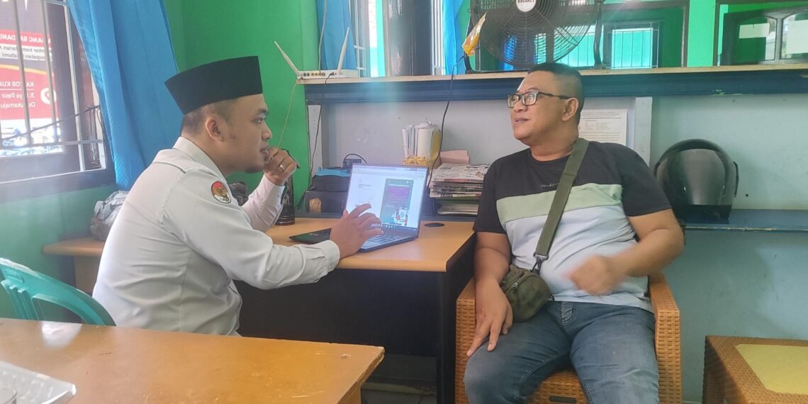 Penyuluh KUA Cikakak Berikan Informasi Sertifikasi Produk Halal kepada Warga
