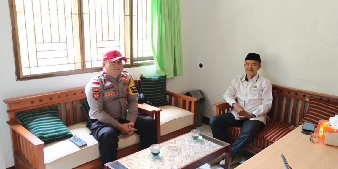 KUA Cikidang Perkuat Sinergi dengan Bhabinkamtibmas melalui Koordinasi Lintas Sektoral