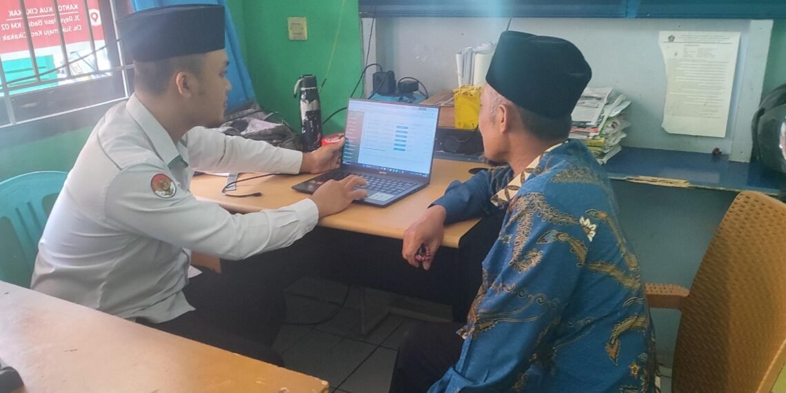 Penyuluh KUA Cikakak Dampingi Pendaftaran Majelis Taklim At-Taqwa