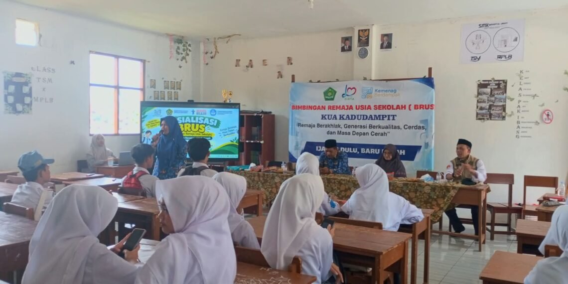Penyuluh KUA Kadudampit Edukasi Siswa SMK Wahdatul Ummah tentang Pencegahan Kenakalan Remaja