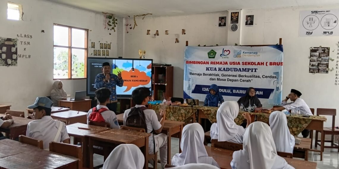 Penyuluh Agama Kadudampit Sosialisasikan PHBS kepada Siswa SMK Wahdatul Ummat