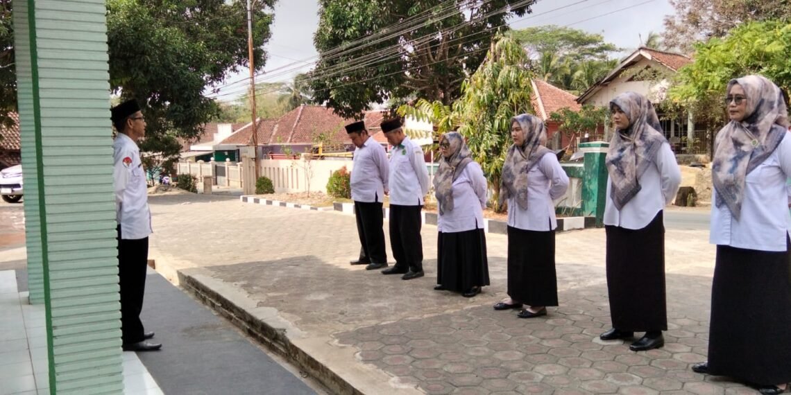 Apel Senin Pagi, KUA Ciracap Perkuat Disiplin dan Kekompakan Pegawai