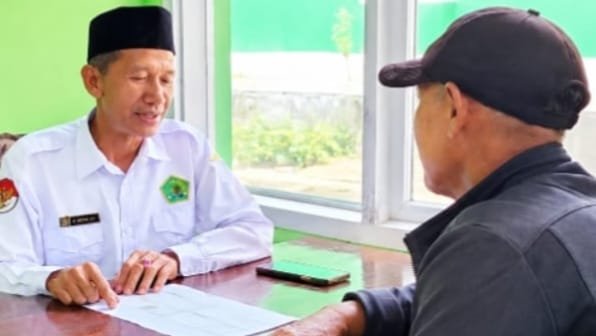 Penghulu KUA Ciracap Bantu Masyarakat Pahami Persyaratan Pendaftaran Nikah