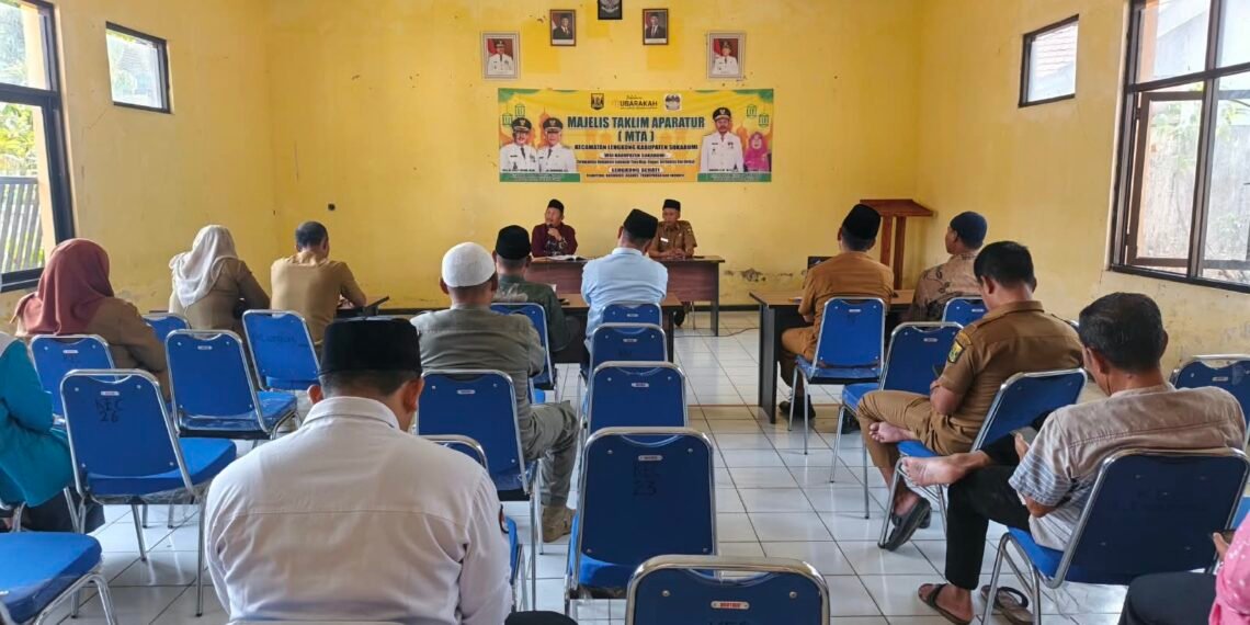 Penyuluh Agama KUA Lengkong Berikan Bimbingan Fikih Talak kepada Aparatur dalam Majelis Ta’lim