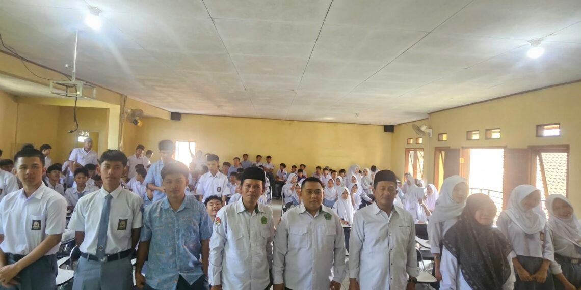 KUA Cisaat Bekali Siswa SMK PGRI dengan Bimbingan Remaja Usia Sekolah