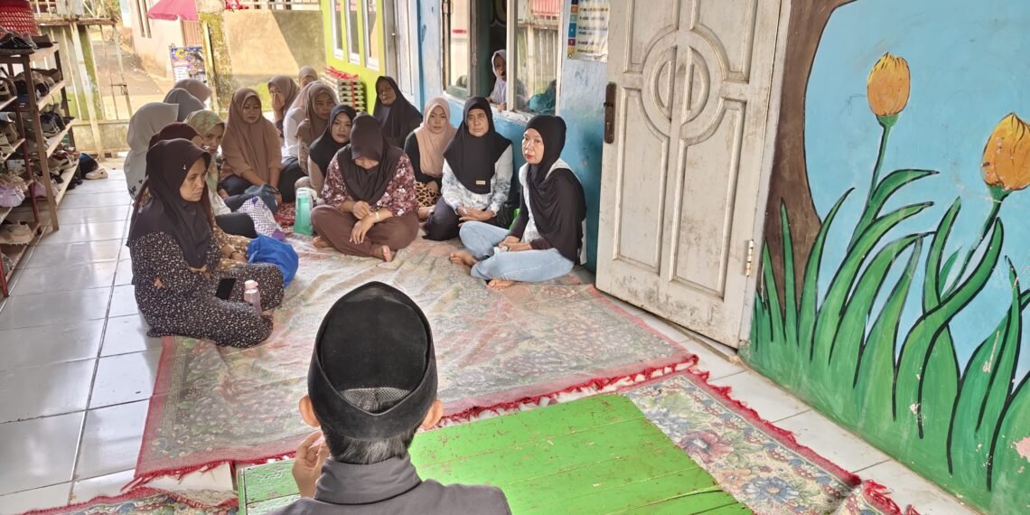 Perkuat Ketahanan Keluarga, Penyuluh Agama KUA Sukalarang Berikan Parenting Islami bagi Orang Tua PAUD