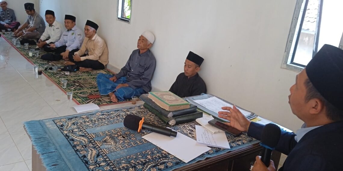 KUA Curugkembar Sosialisasikan Kemasjidan dan Akta Ikrar Wakaf di Desa Mekartanjung