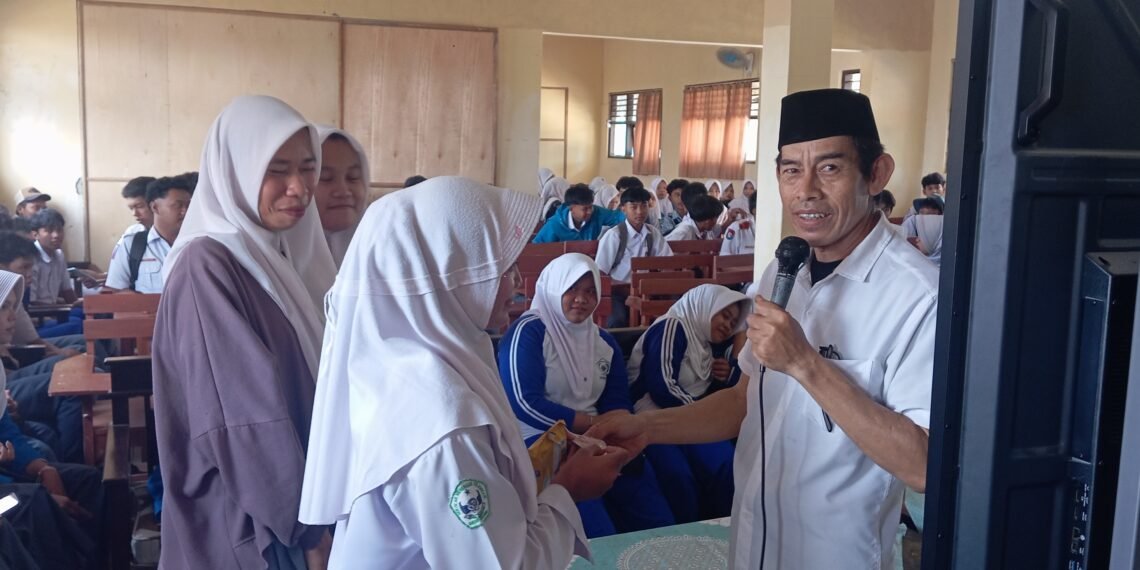 Penyuluh KUA Surade Edukasi Siswa SMK Bina Bangsa 1 tentang Bahaya Judi Online